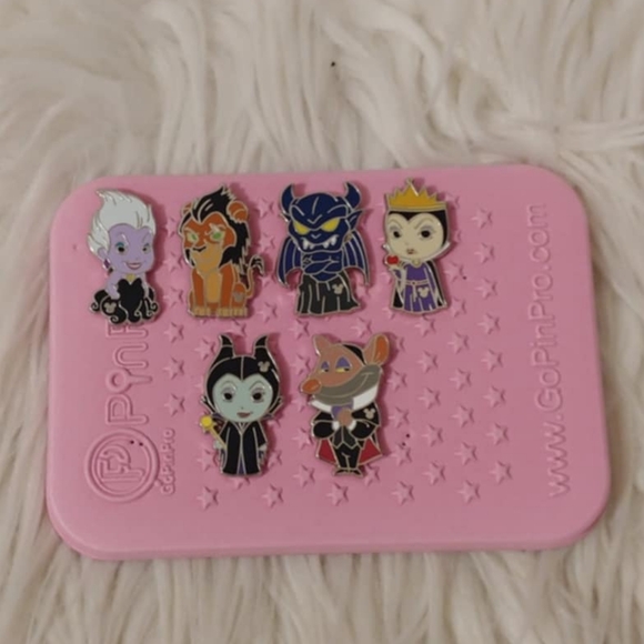 🖤FIRM! NWOT DISNEY PARKS 2024 DISNEY HIDDEN MICKEY VILLAINS MYSTERY PINS FULL S - Picture 3 of 11